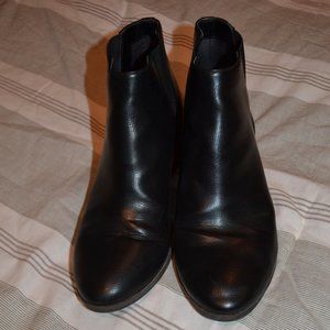 EUC Women's Dr. Scholl's Black Leather Bootie (Size 9)
